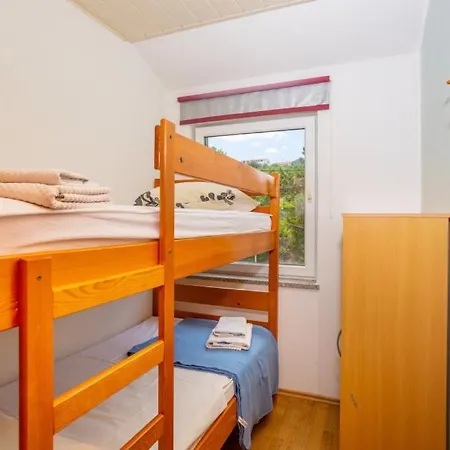 فيلة 2 With Pool Island Krk By Guid ريسيكا