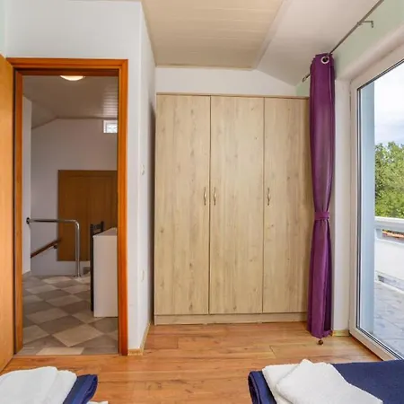 2 With Pool Island Krk By Guid וילה *